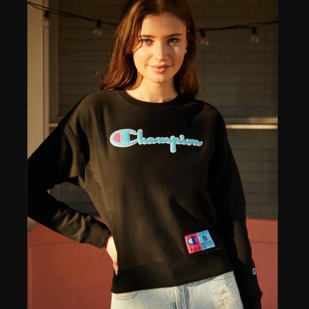 Champion Logo Black Long Sleeve Crewneck Heavyweight Sweatshirt